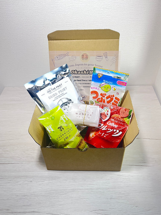 OKASHI BOX 各式日本人氣零食合照展示