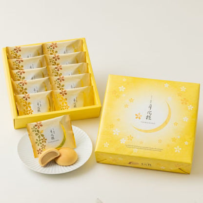 月化粧牛奶和菓子產品特寫，柔軟外皮包裹濃郁奶香