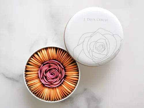【J.DEUX CERCLE】Langue de Chat Ring Vanilla ｜花瓣造型雲呢拿薄脆鐵盒
